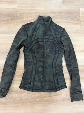 Lululemon Women’s Olive Green Camo Define Zip Jacket